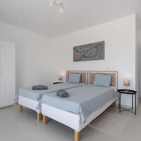 Peace House - 8 Βίλα