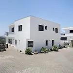 فيلة Peace House لورينها